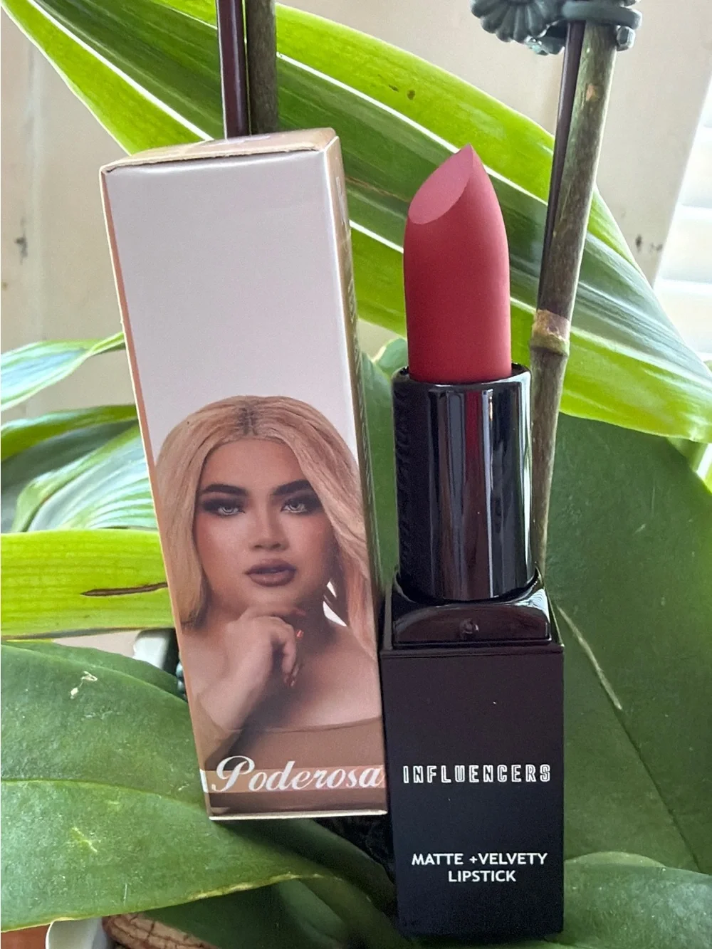 Poderosa Matte + Velvety Lipstick - Rose Red